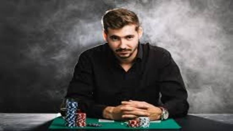 Essential Tips for Becoming a Better Poker Player