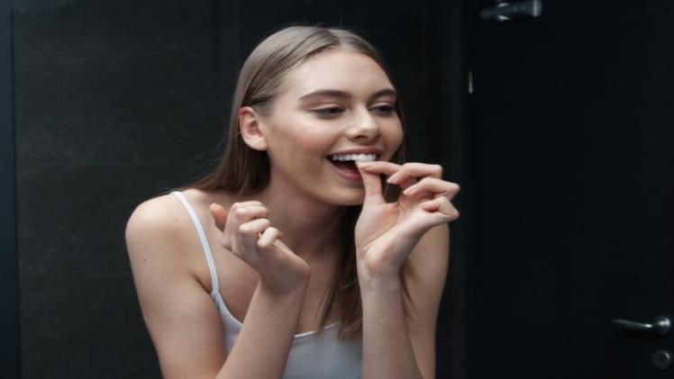 How Do At‑Home Teeth Whitening Methods Work and What Outcomes Are Realistic